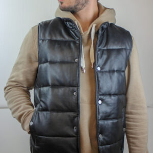 gilet cuir matelassé hugo noir vu de face, ouvert