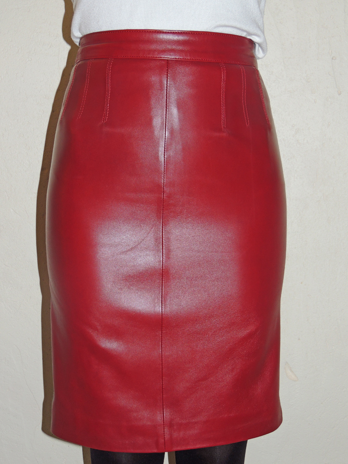 Jupe en cuir agneau souple couleur rouge