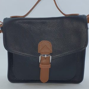 Sac à main en cuir noir